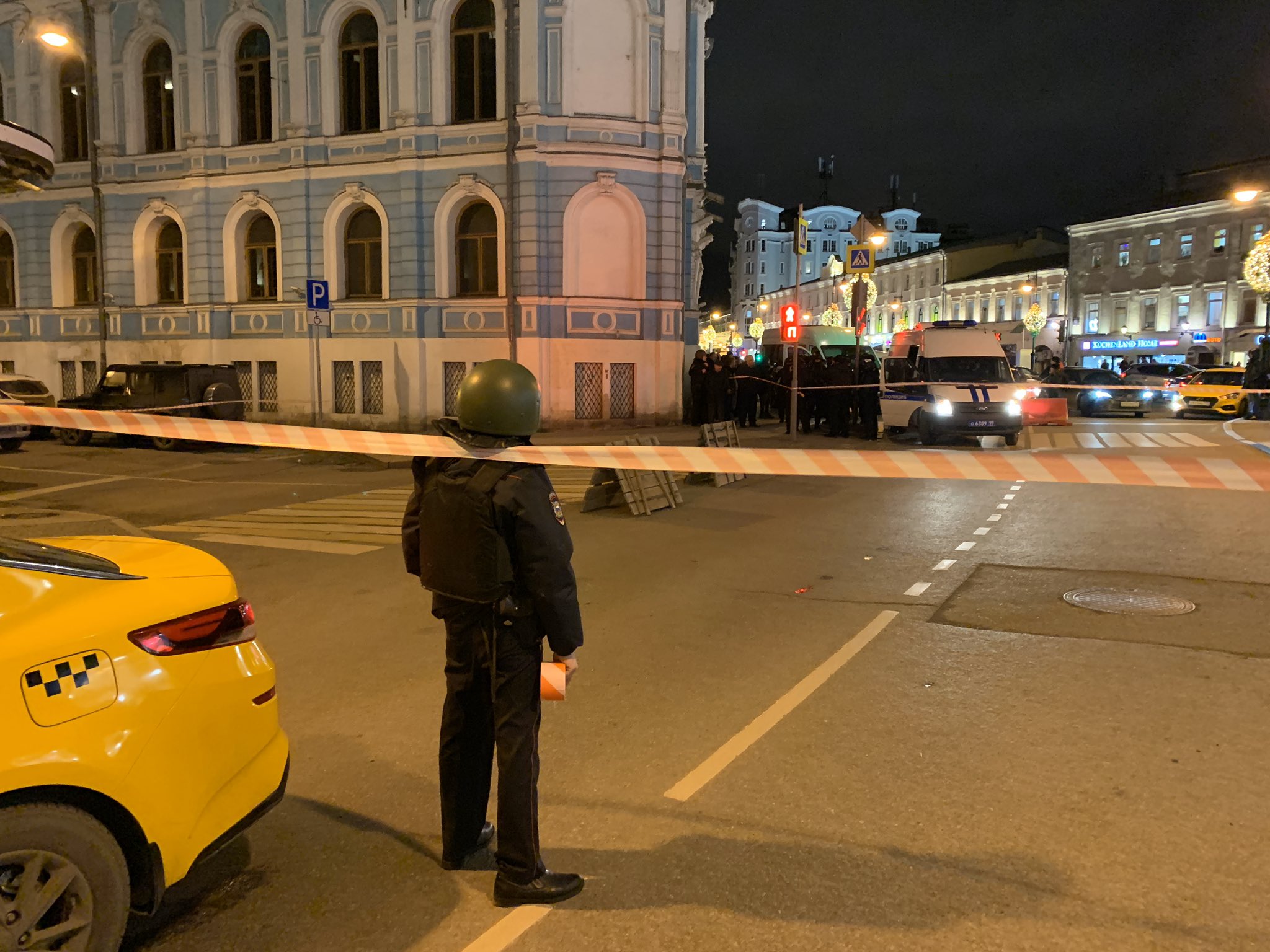 Стрельба в крокус люди в здании. Стрельба в центре Москвы сейчас видео.