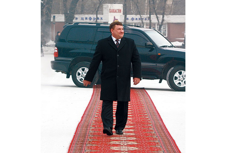 Алексей Лебедь. Фото пресс-службы Председателя Правительства РХ, 2004 г.