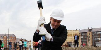 Валентин Коновалов закладывает фундамент