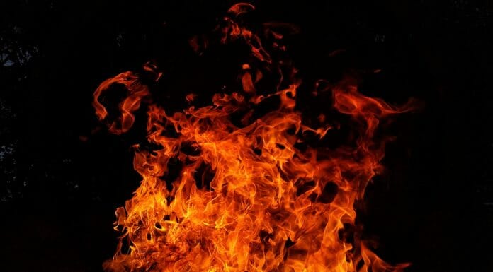 Десять пожаров потушили за сутки в Хакасии Огонь