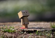 Картонный робот