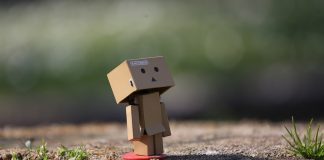 Картонный робот