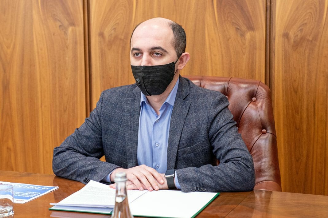 Фото пресс-службы правительства РХ Манук Данданян