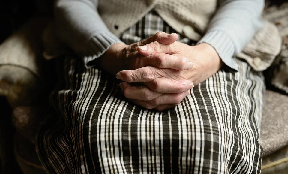 Изображение из фотобанка Бабушка