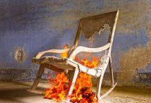 Горящее кресло