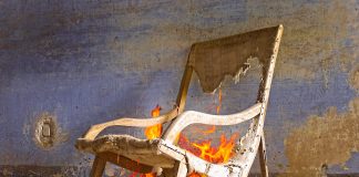 Горящее кресло