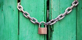 Замок, дверь