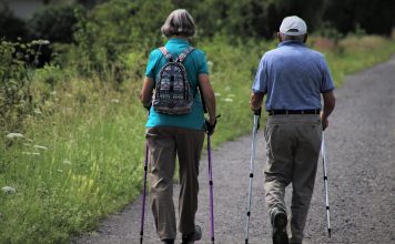 Пенсионеры, ходьба