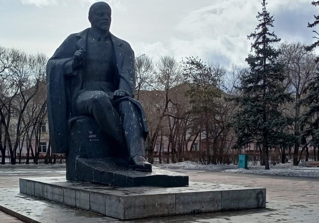 Памятник Ленину