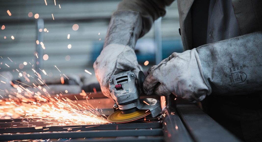 Изображение из фотобанка Завод