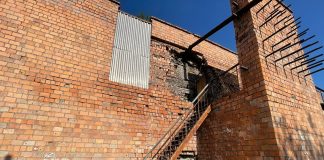 Аварийная сторона Дома культуры поселка Расцвет