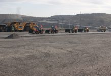 Парад спецтехники на Разрезе Аршановский. Фото pulse19.ru