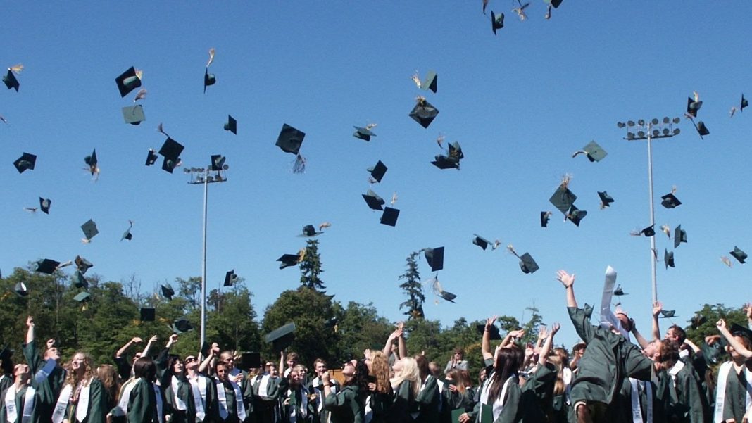 Студенты, выпускники