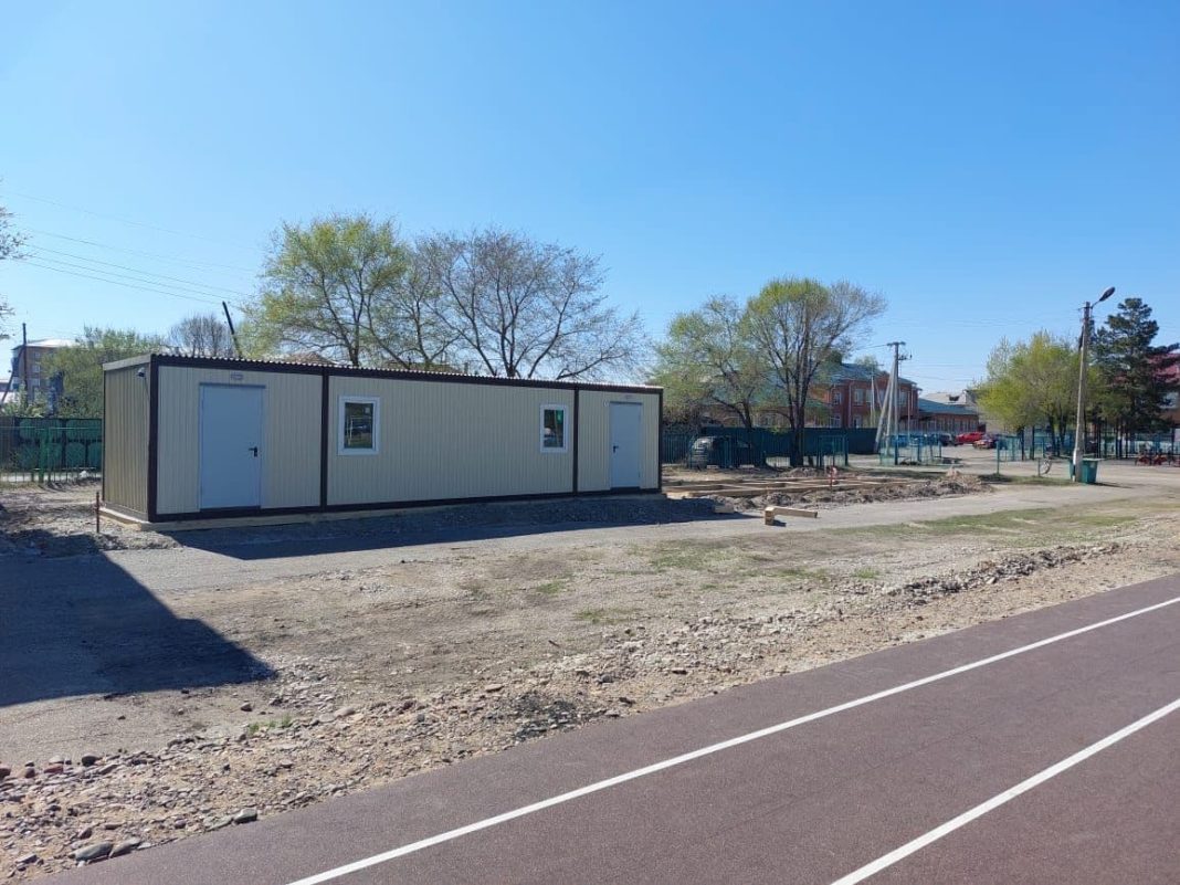 Фото со страницы Ирины Войновой Раздевалка на стадионе в Белом Яре