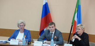 Елена Егорова, Валентин Коновалов, Ирина Емельянова на встрече в Усть-Абакане