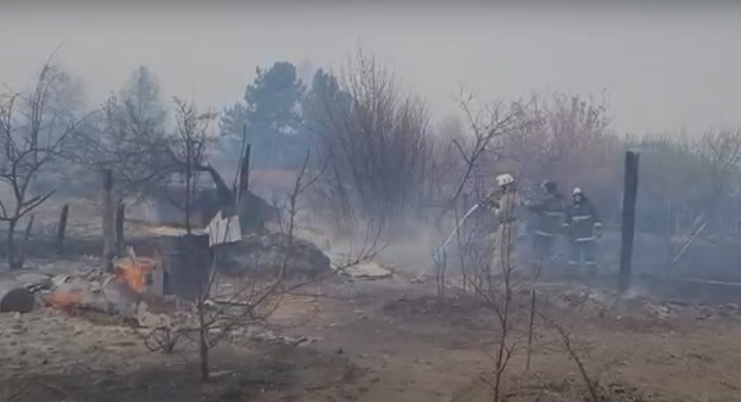 Кадр из оперативного видео ликвидации загорания на дачном обществе Подсинее