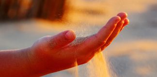 Как песок сквозь пальцы