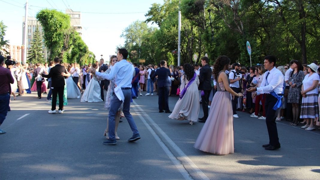 Фото Администрации Абакана Выпускной