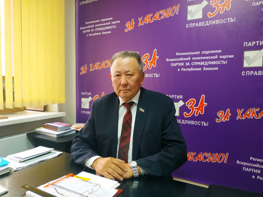 Лидер хакасского отделения партии «За справедливость» Вячеслав Тутатчиков. Фото pulse19.ru Лидер хакасского отделения партии «За справедливость» Вячеслав Тутатчиков. Фото pulse19.ru