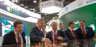 Валентин Коновалов на ПМЭФ. Фото пресс-службы КПРФ