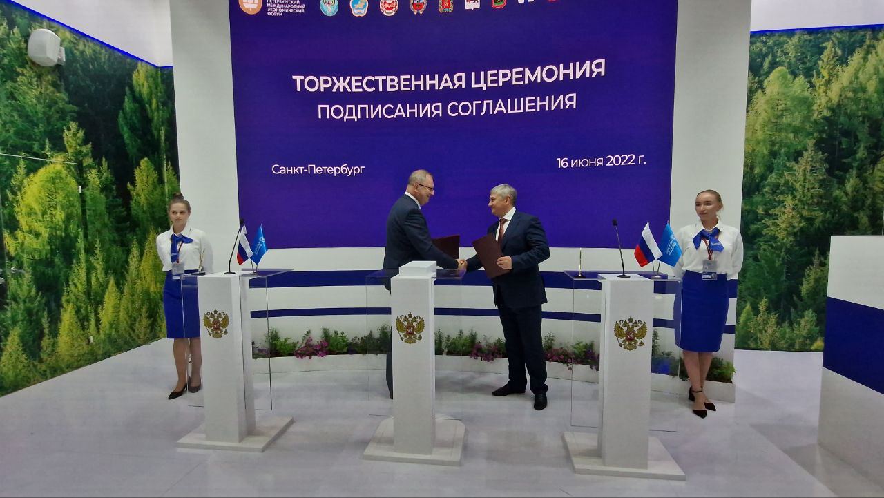 Подписание Соглашения на ПМЭФ. Фото предоставлено пресс-службой «Россети Сибирь»
