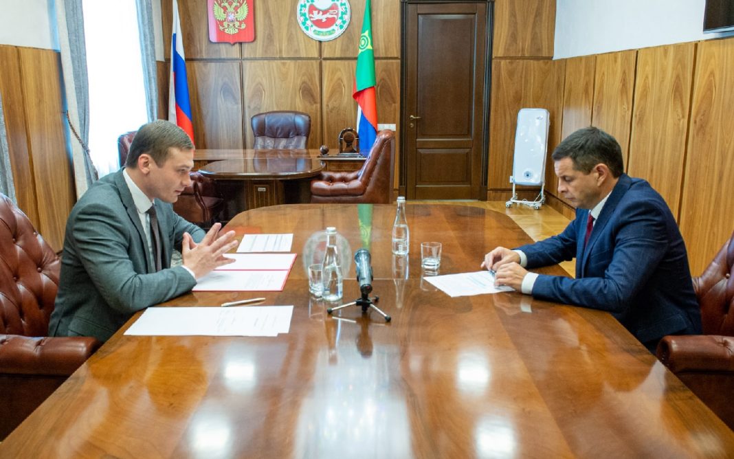 Валентин Коновалов и Алексей Лемин. Фото пресс-службы главы РХ