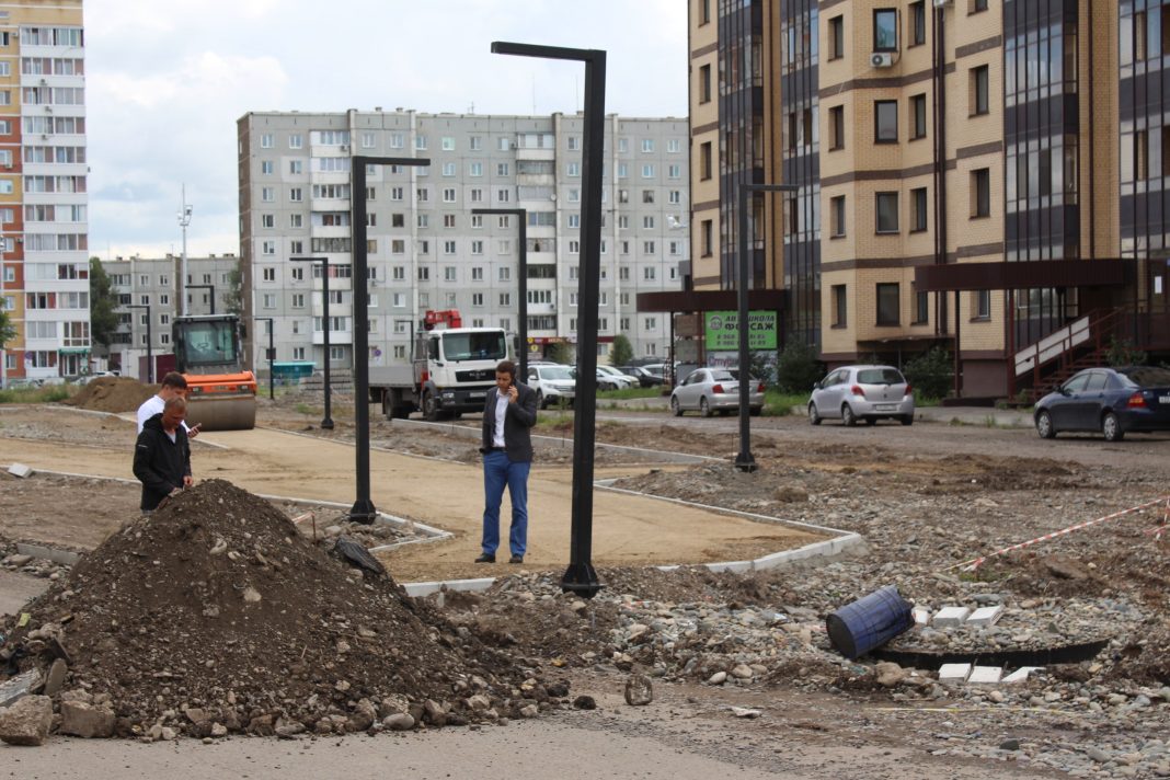 Алексей Лемин проверяет благоустройство Абакана