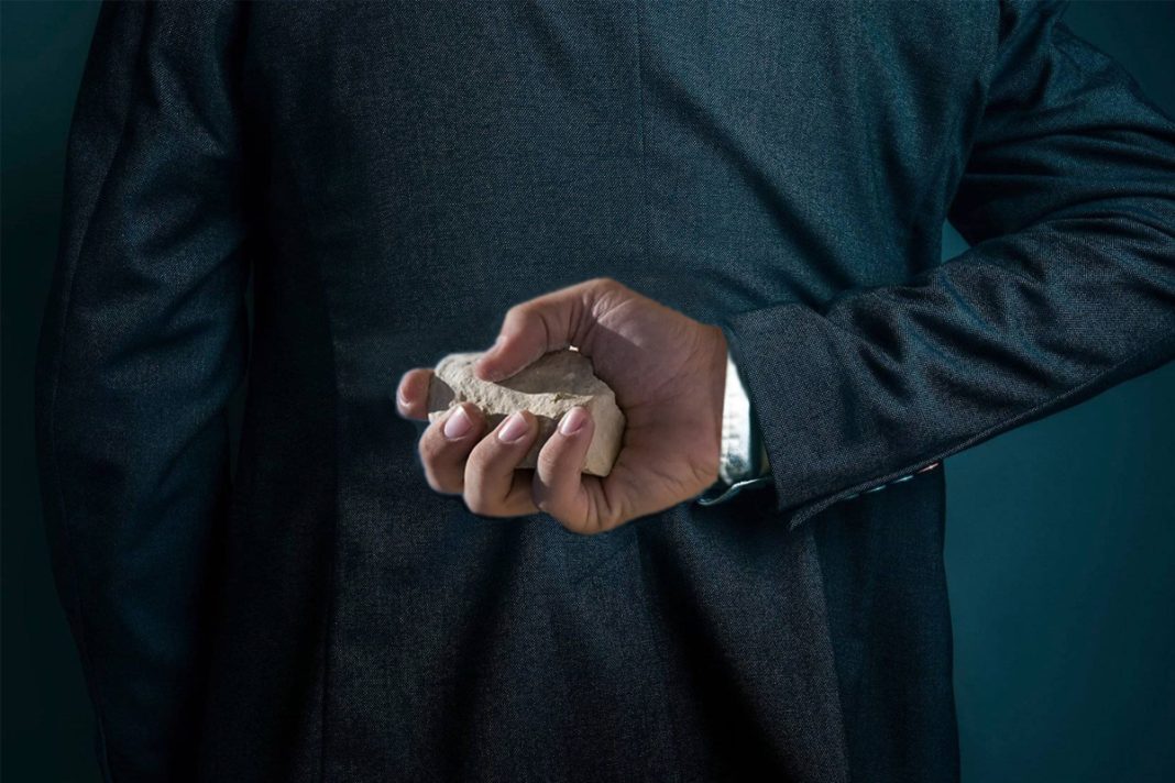 Камень за спиной