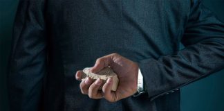 Камень за спиной