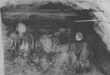 Оглахтинская гробница. Фото Л.Р. Кызласова, 1969 г.