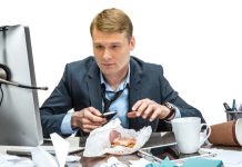 Валентин Коновалов за работой