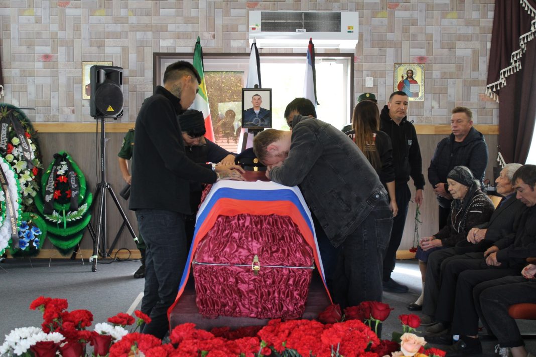 Фото: Абакан.рф Прощание с Сергеем Токмашевым