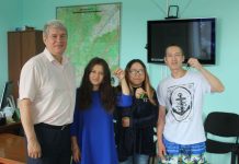 Глава Таштыпского района вручил ключи от квартир детям-сиротам