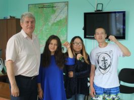 Глава Таштыпского района вручил ключи от квартир детям-сиротам