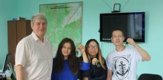 Глава Таштыпского района вручил ключи от квартир детям-сиротам