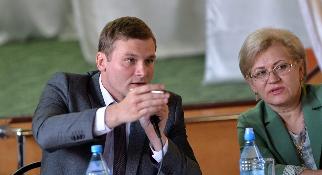 Коновалов и Емельянова. Фото пресс-службы главы РХ