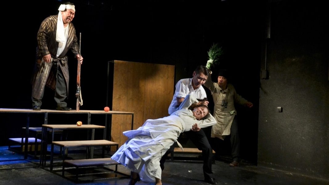 Фото предоставлено пресс-службой Театра им. Топанова