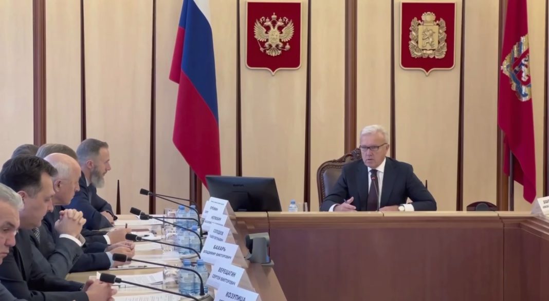 Кадр съемки пресс-службы Александра Усса