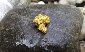 Инвестиции в геологоразведку в Западной Сибири вырастут почти до 5 млрд рублей в 2026 году Золото. Изображение из фотобанка