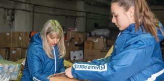"Единая Россия" собирает гуманитарную помощь. Фото пресс-службы партии