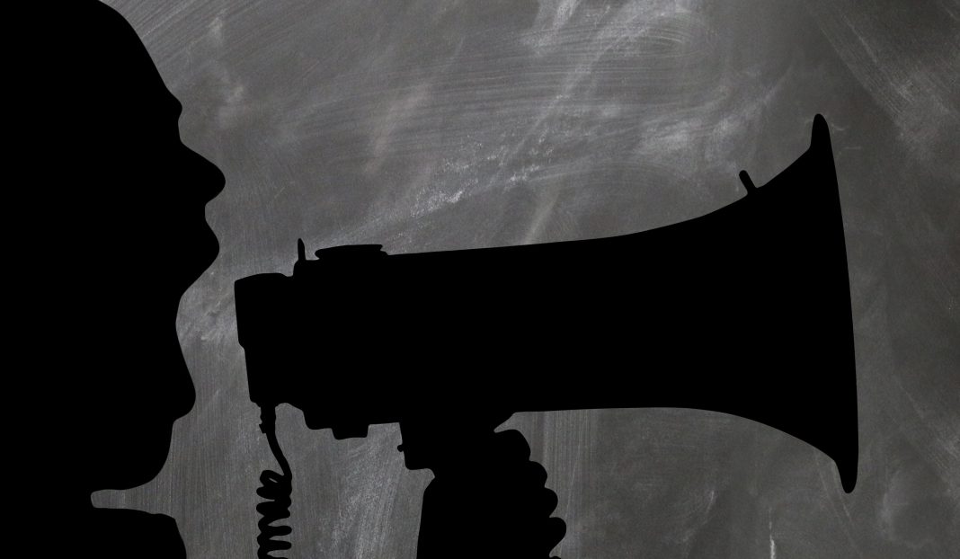 Изображение из фотобанка Крик, рупор