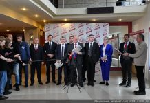 Валентин Коновалов за спинами старших. Фото КПРФ