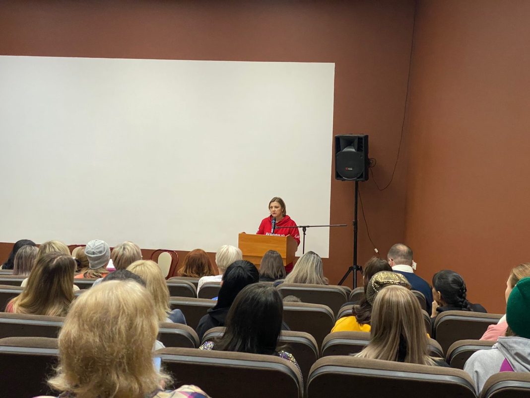 Встреча ОНФ с женами мобилизованных. Фото pulse19.ru