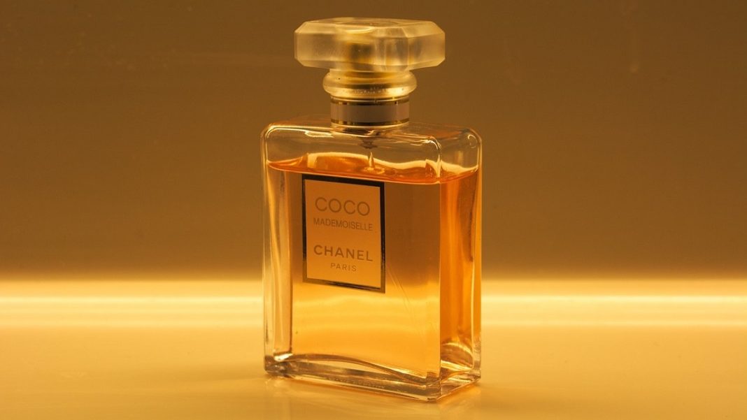 Изображение из фотобанка Парфюм