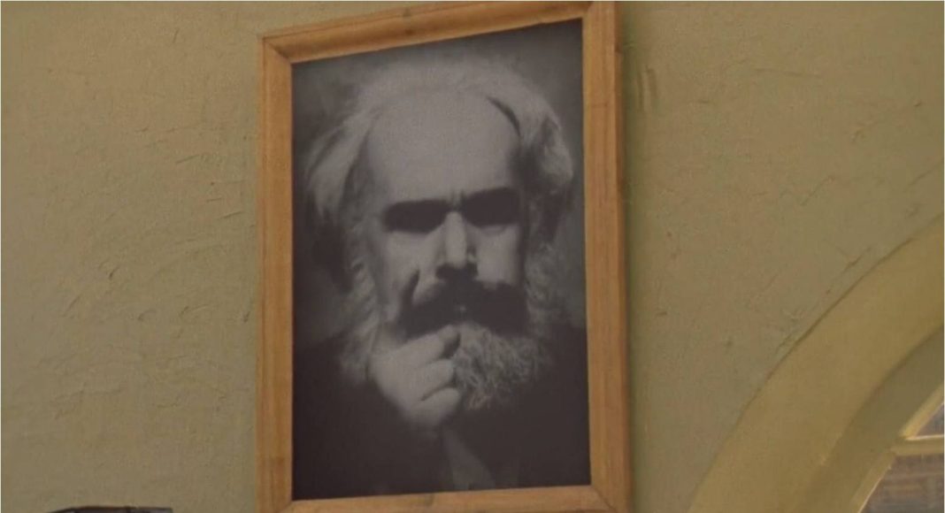 Карл Маркс. Кадр из кинофильма «Не может быть»