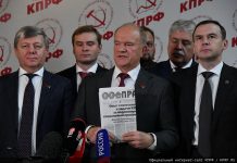 Валентин закрывает глаза. Фото: КПРФ