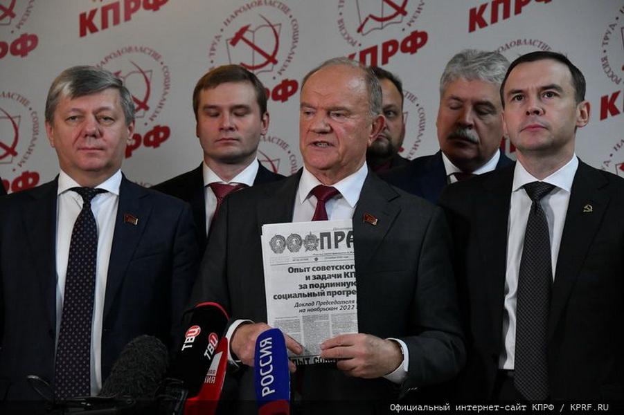 Валентин закрывает глаза. Фото: КПРФ Валентин закрывает глаза. Фото: КПРФ