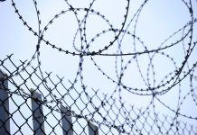 Решетка, тюрьма, колючая проволока