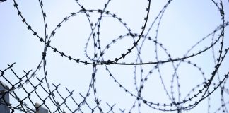 Решетка, тюрьма, колючая проволока