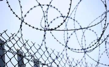 Решетка, тюрьма, колючая проволока